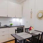 Flexible Selfcheckins 61 & 62 - Zagreb - New - Center