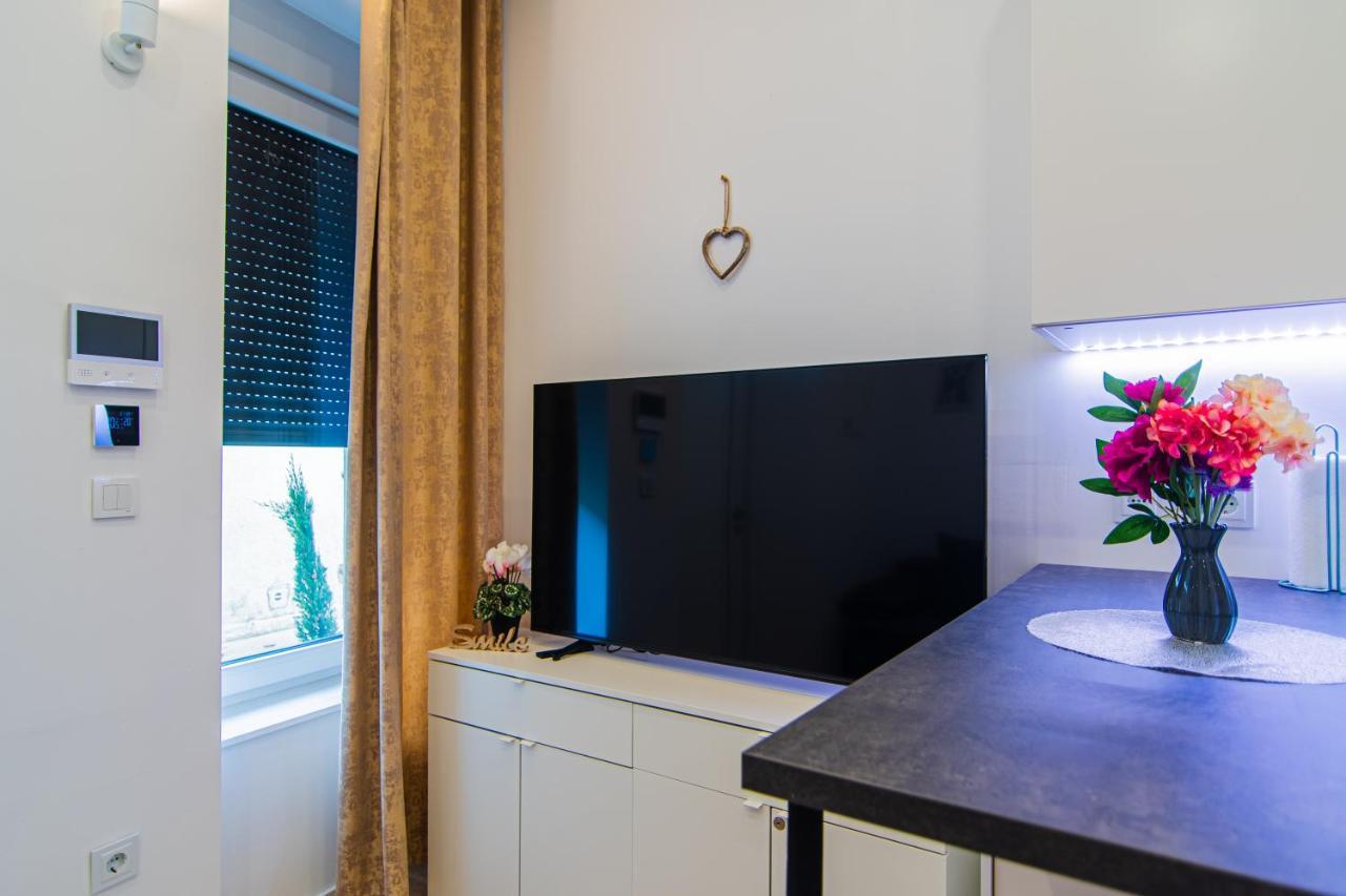 Flexible Selfcheckins 61 & 62 - - New - Center Apartman *