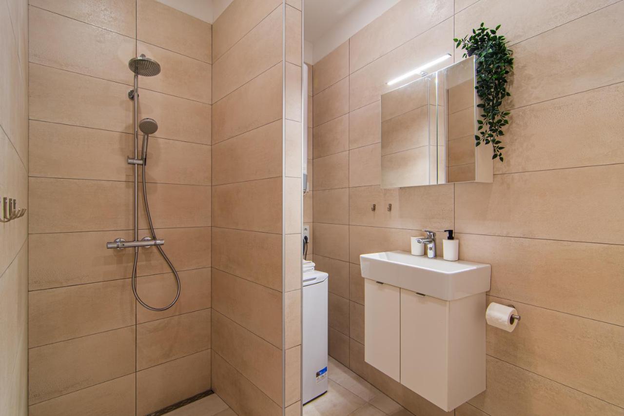 Apartman Flexible Selfcheckins 61 & 62 - - New - Center