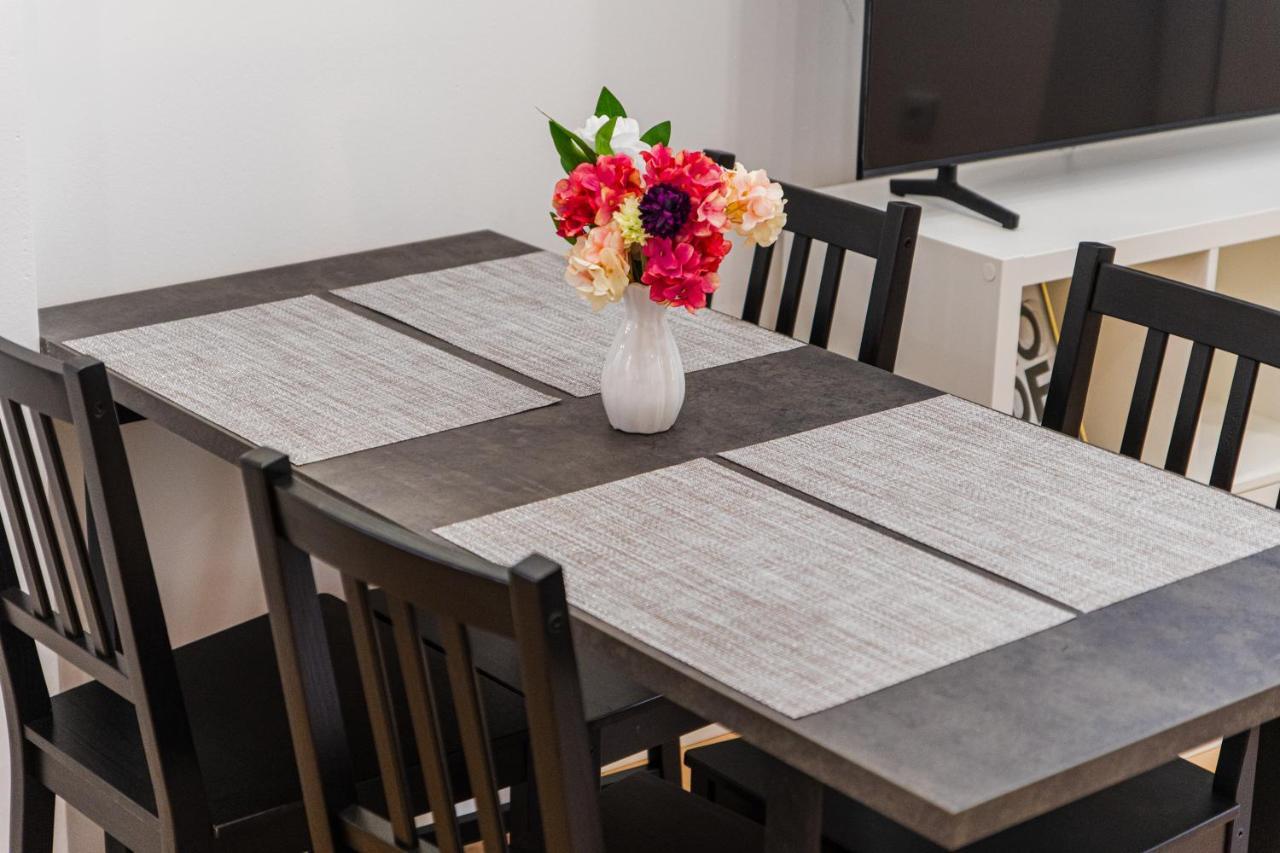 Apartman Flexible Selfcheckins 61 & 62 - - New - Center